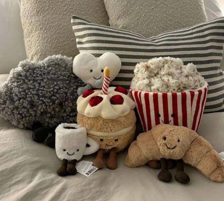的生意经：Jellycat背后的品牌共创逻辑j9九游会网站入口合力造化品牌洞察｜情绪价值(图11)